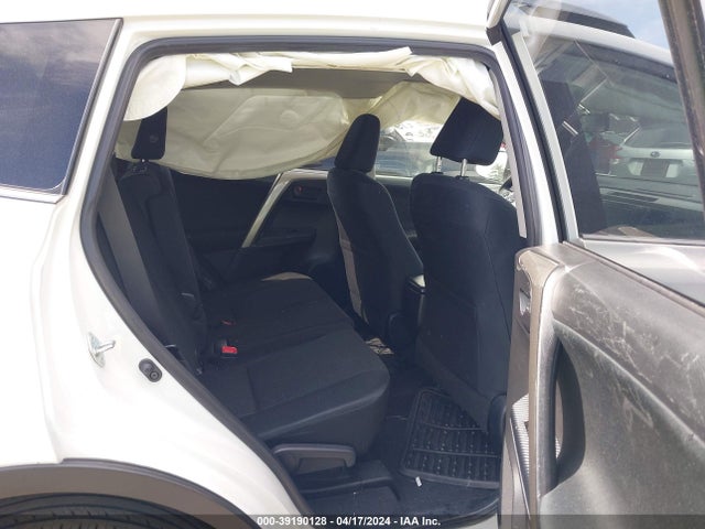 Toyota RAV4 LE 2015 JTMBFREV9FJ027488 Image 8