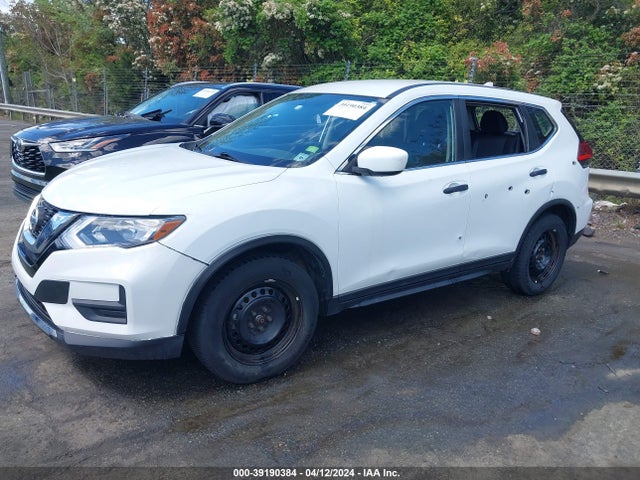 Nissan ROGUE S 2017 KNMAT2MT2HP519811 Image 2