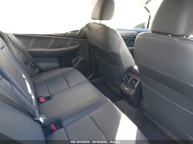 Subaru Outback 2.5i Limited 2018 4S4BSANC3J3211300 Image 8