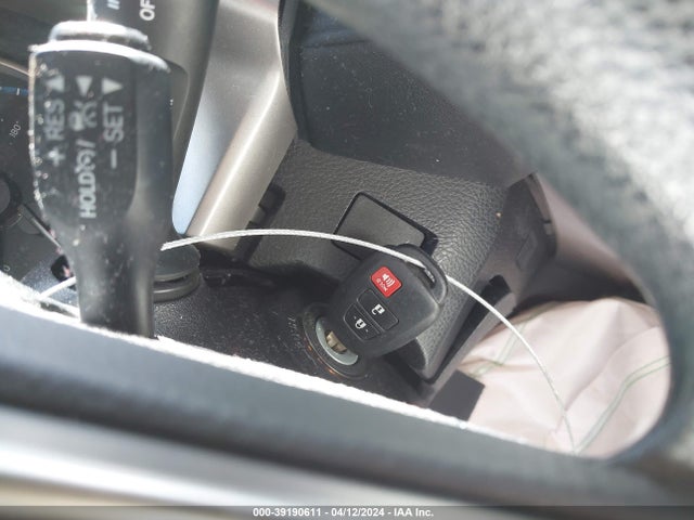 Toyota RAV4 LE 2017 JTMZFREV9HJ104085 Image 11