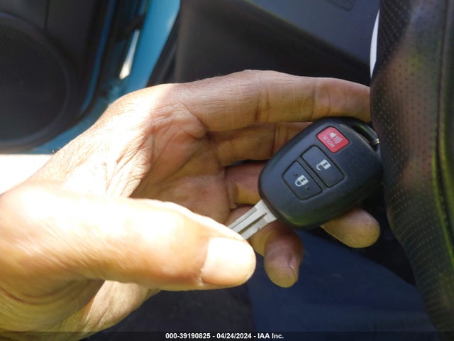 Toyota Prius C One 2015 JTDKDTB38F1111940 Image 11
