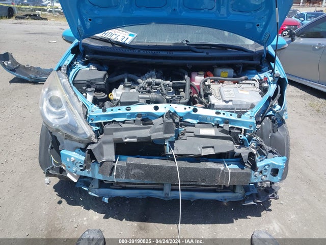 Toyota Prius C One 2015 JTDKDTB38F1111940 Image 13