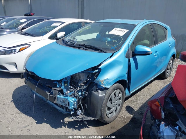 Toyota Prius C One 2015 JTDKDTB38F1111940 Image 2