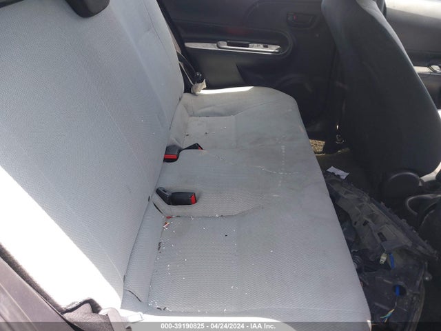 Toyota Prius C One 2015 JTDKDTB38F1111940 Image 8