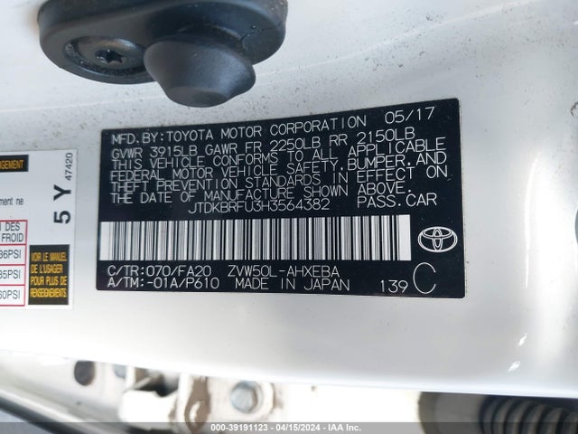 Toyota Prius Two 2017 JTDKBRFU3H3564382 Image 9