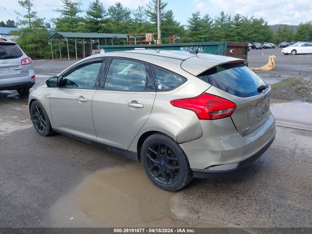 Ford FOCUS SE 2016 1FADP3K21GL407191 Image 3