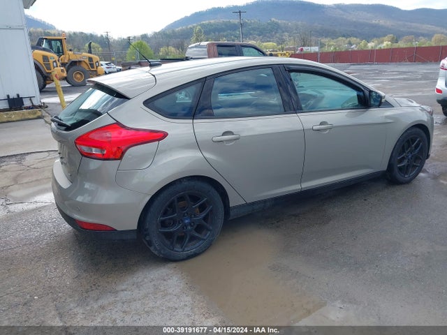 Ford FOCUS SE 2016 1FADP3K21GL407191 Image 4