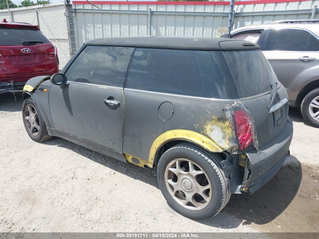 2005 MINI COOPER WMWRC33465TC57071 Photo 2