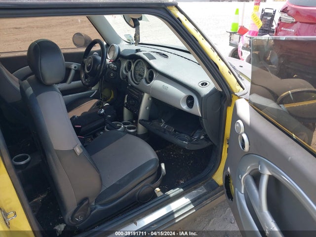 2005 MINI COOPER WMWRC33465TC57071 Photo 4