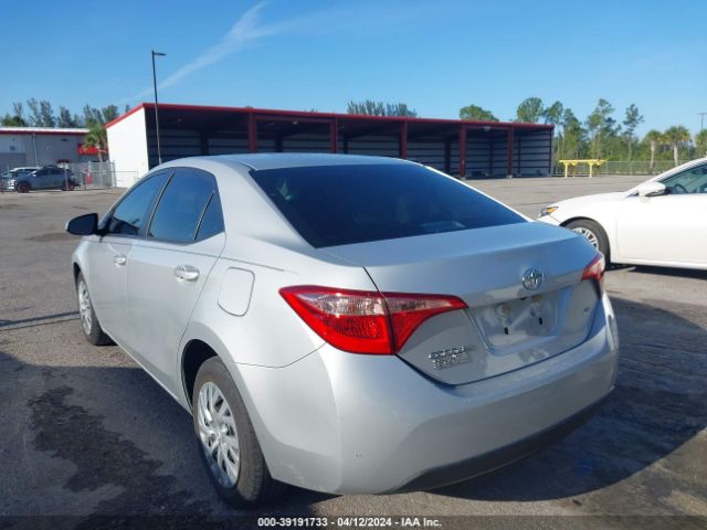 2017 TOYOTA COROLLA 5YFBURHE5HP713219 Photo 2