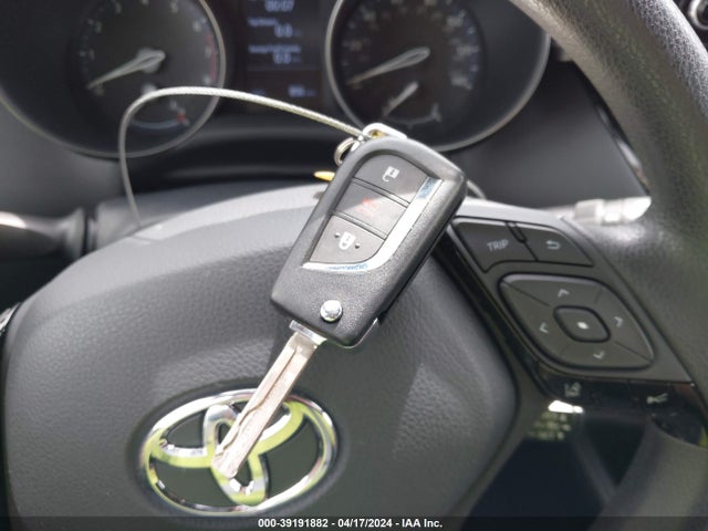 Toyota C-HR LE 2019 JTNKHMBX1K1044617 Image 11