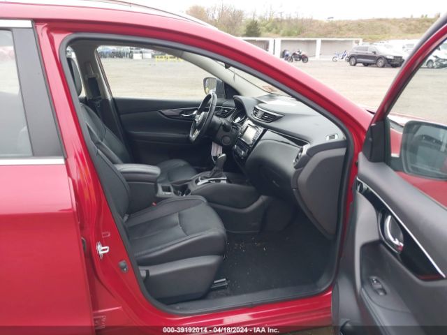 JN1BJ1CR0HW125937 Nissan Rogue Sport Sl