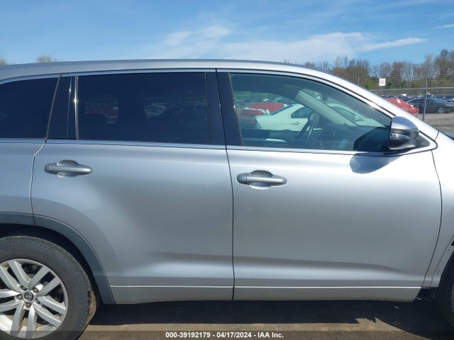 Toyota Highlander Le V6 2016 5TDBKRFH3GS225797 Image 14