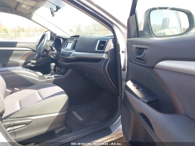 Toyota Highlander Le V6 2016 5TDBKRFH3GS225797 Image 5