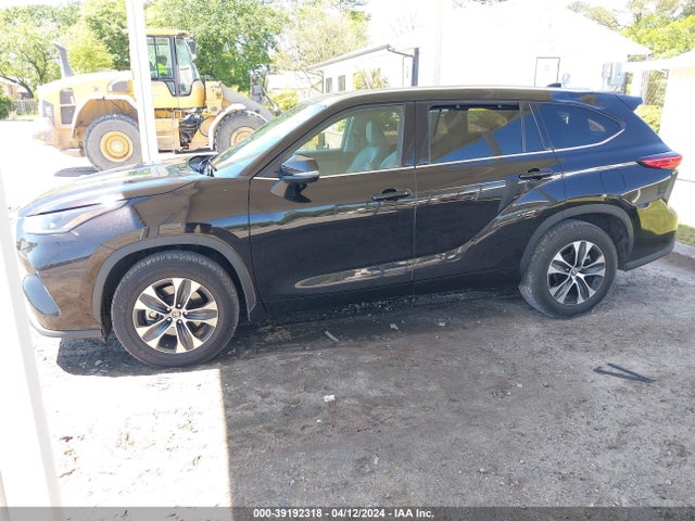 Toyota Highlander Xle 2021 5TDGZRAH4MS043059 Image 2