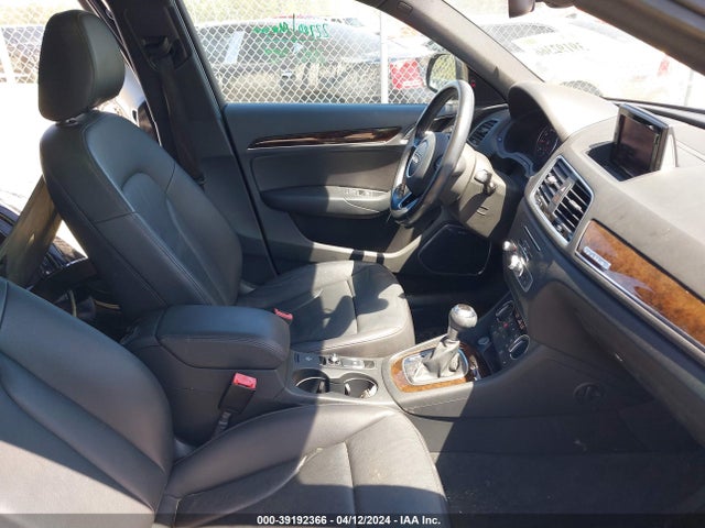 WA1GCCFSXHR007474 Audi Q3 2.0t Premium