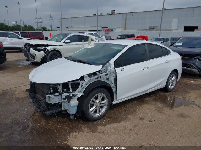 Chevrolet Cruze Lt Auto 2018 1G1BE5SM3J7197139 Image 2