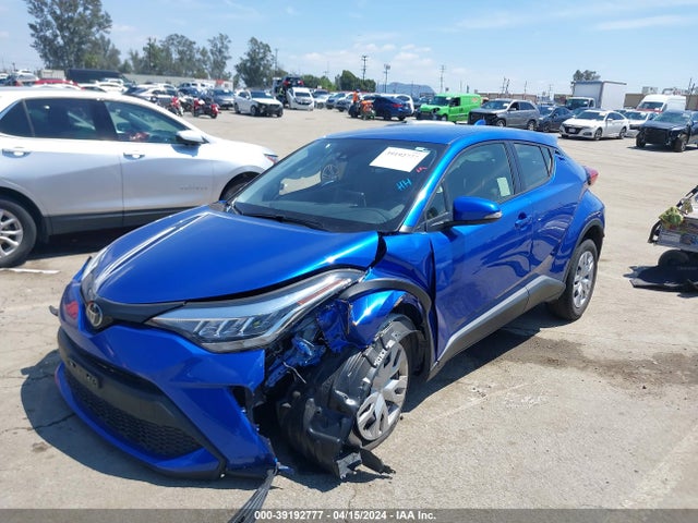 Toyota C-HR LE 2020 JTNKHMBX6L1084922 Image 2