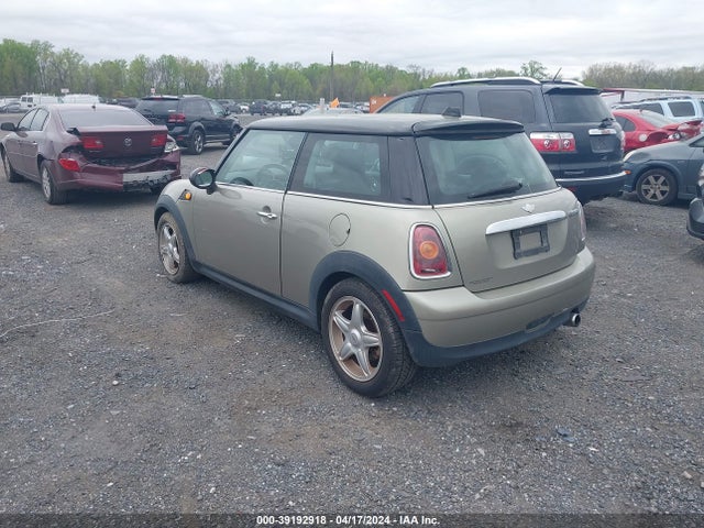 2007 MINI COOPER WMWMF33557TT58225 Photo 2