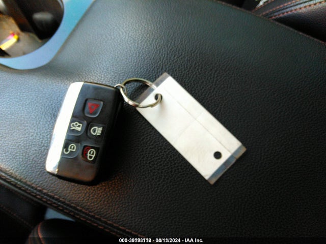 2017 JAGUAR XE SAJAK4BV8HA957384 Photo 10