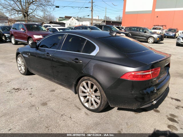 2017 JAGUAR XE SAJAK4BV8HA957384 Photo 2