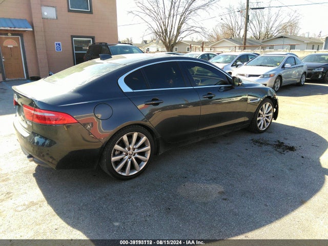 2017 JAGUAR XE SAJAK4BV8HA957384 Photo 3