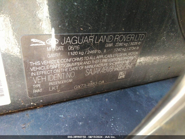 2017 JAGUAR XE SAJAK4BV8HA957384 Photo 8