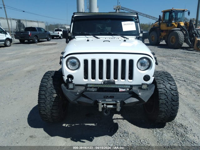 1C4HJWEG9JL921223 Jeep Wrangler Jk Unlimited Sahara 4x4