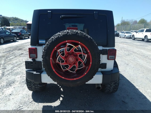 1C4HJWEG9JL921223 Jeep Wrangler Jk Unlimited Sahara 4x4
