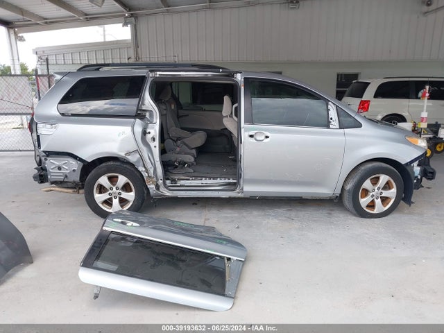 Toyota Sienna Le 8 Passenger 2015 5TDKK3DC8FS537293 Image 14