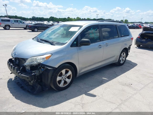 Toyota Sienna Le 8 Passenger 2015 5TDKK3DC8FS537293 Image 2