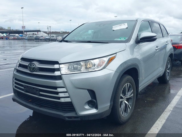 Toyota Highlander Le 2018 5TDBZRFH5JS915294 Image 2