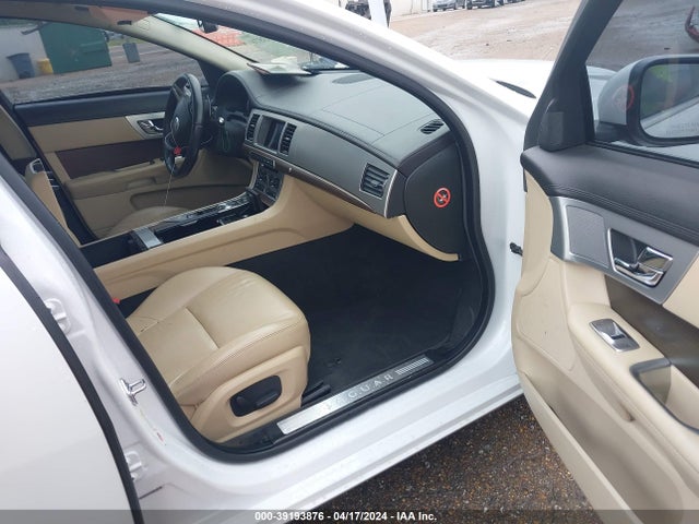 2013 JAGUAR XF SAJWA0ES8DPU02381 Photo 4