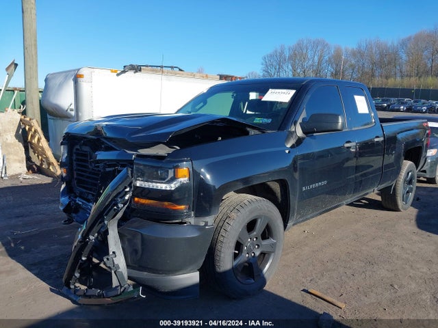 Chevrolet Silverado 1500 Wt 2018 1GCVKNEC5JZ196112 Image 2