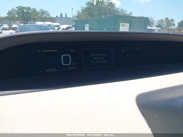 Toyota Prius Two Eco 2017 JTDKARFU1H3042935 Image 7