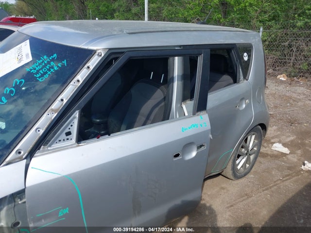 KIA SOUL + 2017 KNDJP3A56H7434020 Image 12