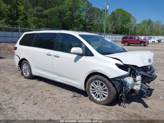 Toyota Sienna Xle 8 Passenger 2015 5TDYK3DC9FS646937 main image