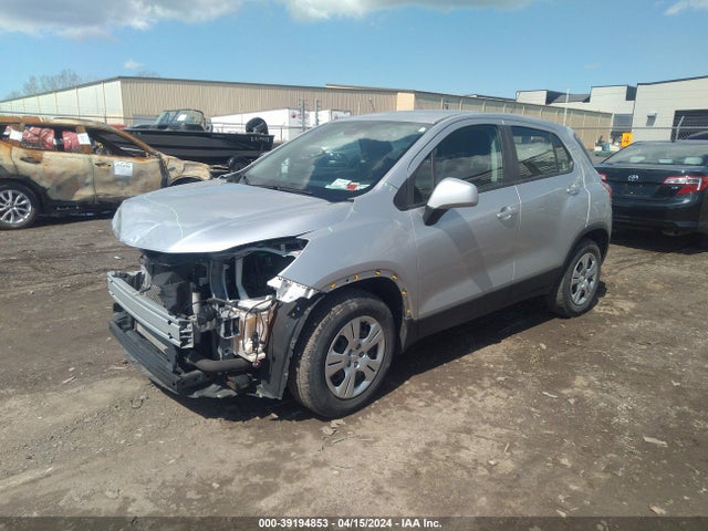 Chevrolet TRAX LS 2018 KL7CJKSB9JB620112 Image 2