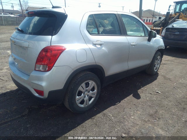 Chevrolet TRAX LS 2018 KL7CJKSB9JB620112 Image 4