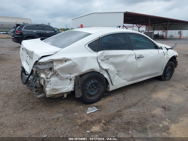Nissan Altima 2.5 S 2015 1N4AL3AP9FN370633 Image 4