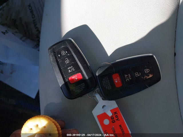 Toyota Prius Prime Premium 2018 JTDKARFP8J3087905 Image 11