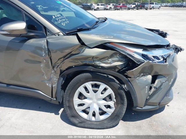 Toyota C-HR LE 2021 NMTKHMBX0MR121311 Image 6