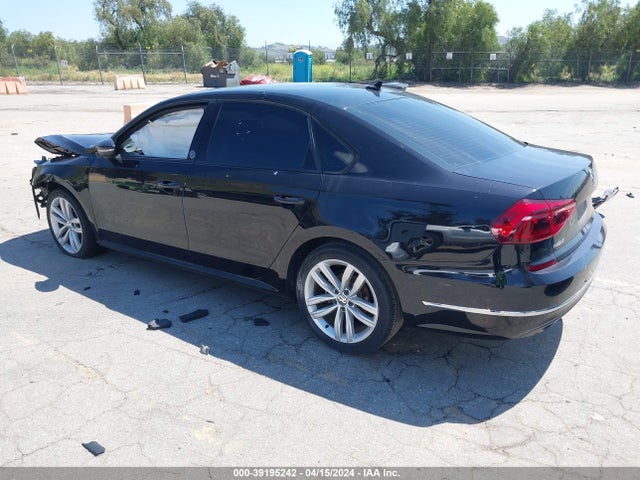 1VWLA7A33KC000858 Volkswagen Passat 2.0t Wolfsburg Edition