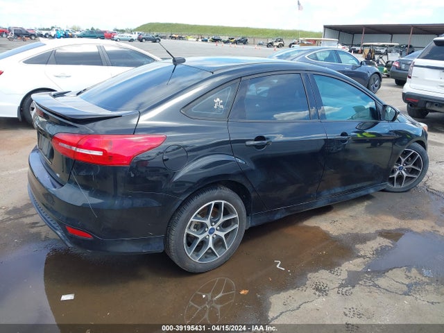 Ford FOCUS SE 2015 1FADP3F2XFL211324 Image 4