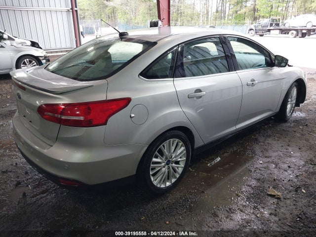 Ford Focus Titanium 2018 1FADP3J2XJL326232 Image 4