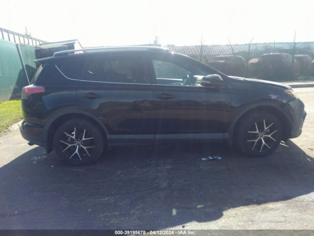 2T3JFREV2HW581908 Toyota RAV4 SE