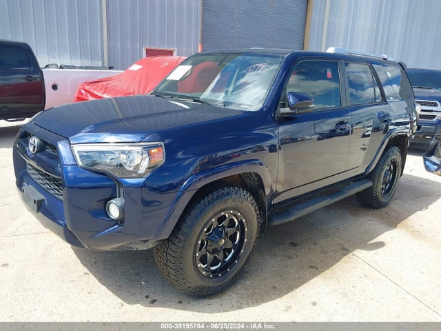 Toyota 4runner Sr5 Premium 2018 JTEZU5JR5J5186396 Image 2