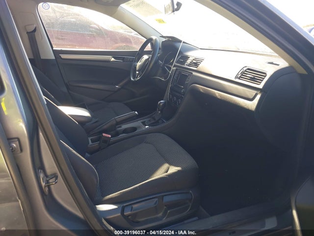1VWAT7A30GC033468 Volkswagen Passat 1.8t R-line