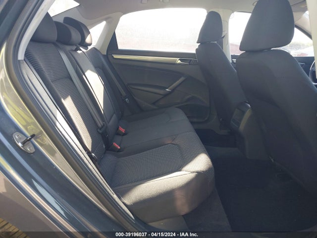 1VWAT7A30GC033468 Volkswagen Passat 1.8t R-line