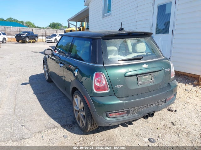 2011 MINI COOPER S WMWSV3C55BTY11780 Photo 2